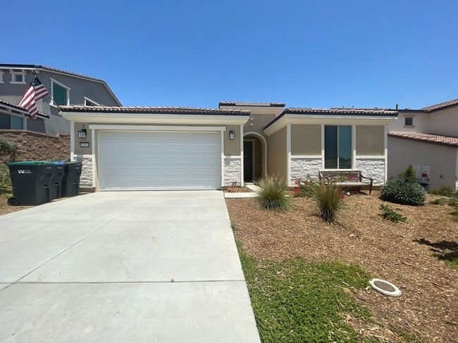 Comfortable & Convenient Living in the Hea... - Comfortable & Convenient Living in the Hea... House