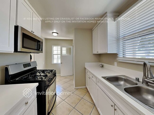 Photo - 15042 Romar St