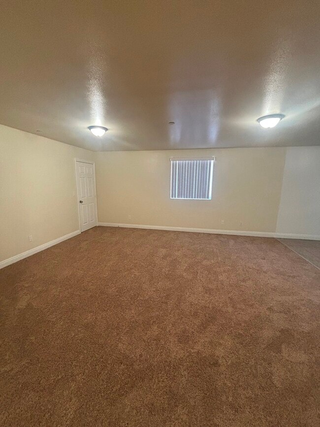 Photo - 1011 E 56th St