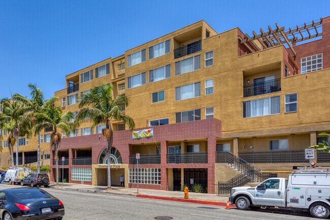 Photo - Huntington Plaza Senior Apartments | Affor...