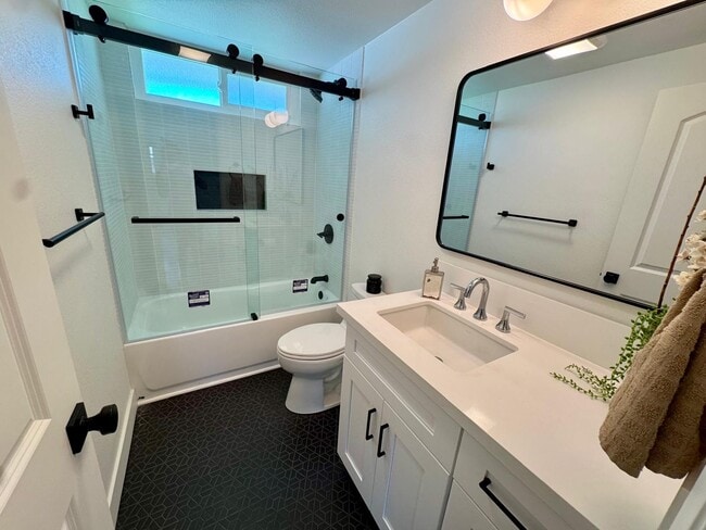 Photo - 1502 W Hemlock Way