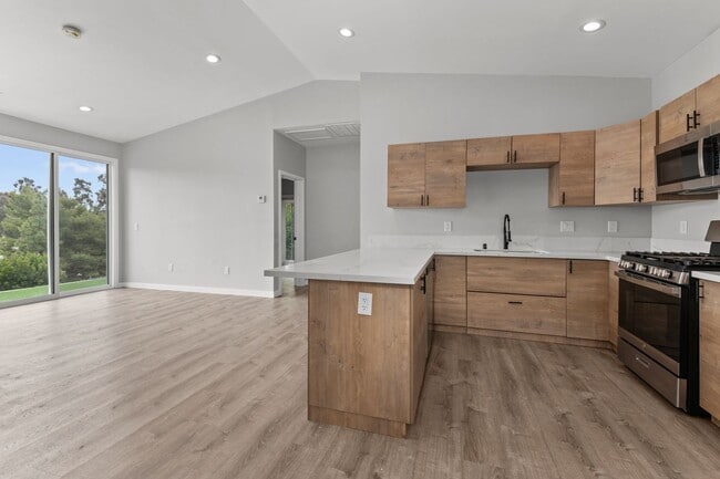 Building Photo - 5350 W Falls View Dr