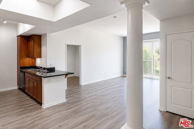 Building Photo - 4060 Glencoe Ave Unit 312
