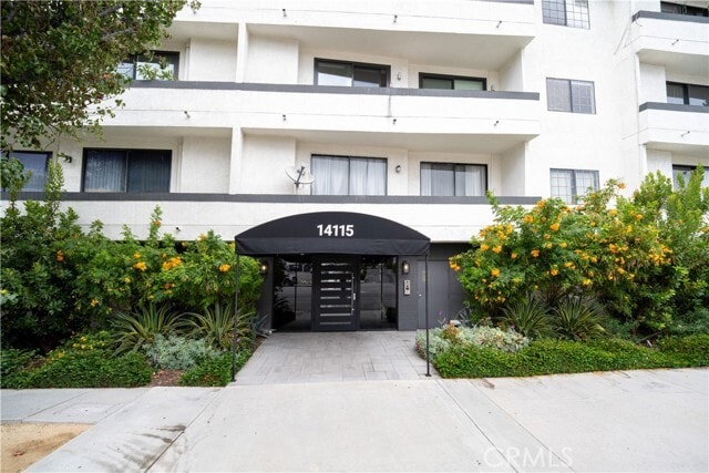 Photo - 14115 Moorpark St