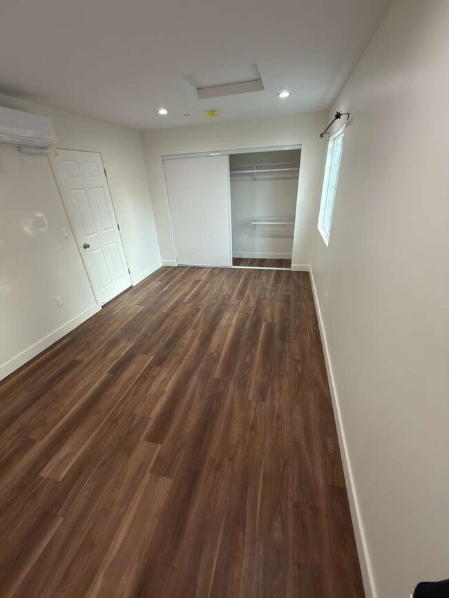 Photo - 7331-7332 Kraft Ave