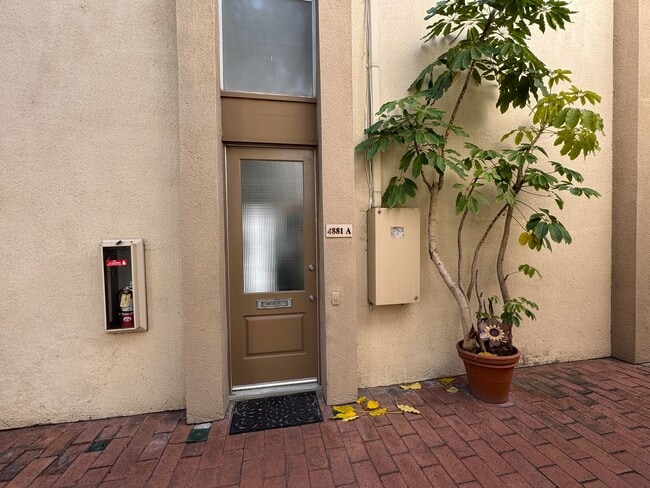 Building Photo - 2 Bedroom 1st Level Condo - SDSU AREA