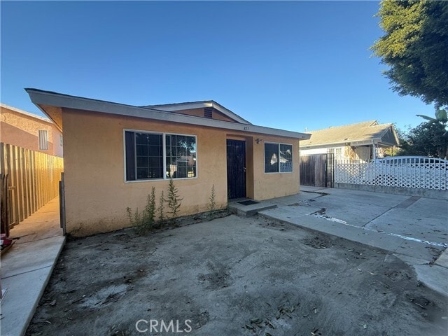 Photo - 823 E 75th St