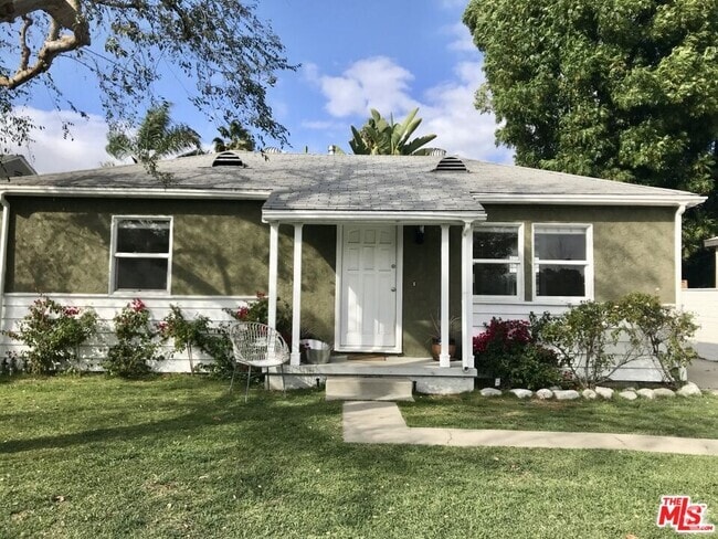 Building Photo - 15227 Valleyheart Dr Rental