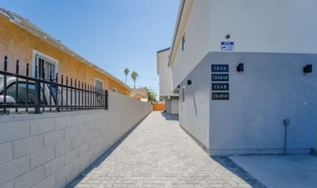 Photo - 1348-1348 E Vernon Ave Unit 1348