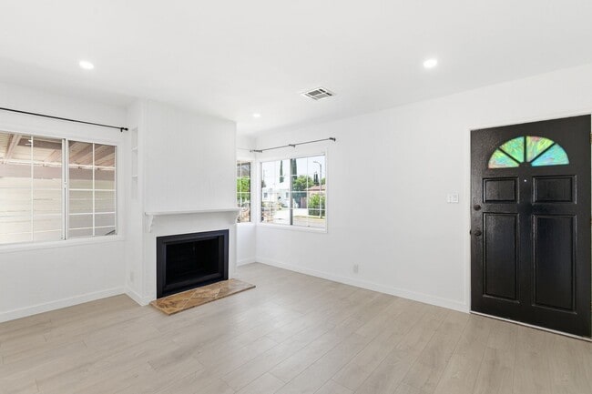 Photo - Beautiful modern 3 Bed + 2 Bath House + Den/Office & Backyard