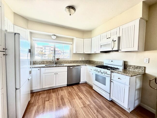 #31 Kitchen - The Theater Apartments