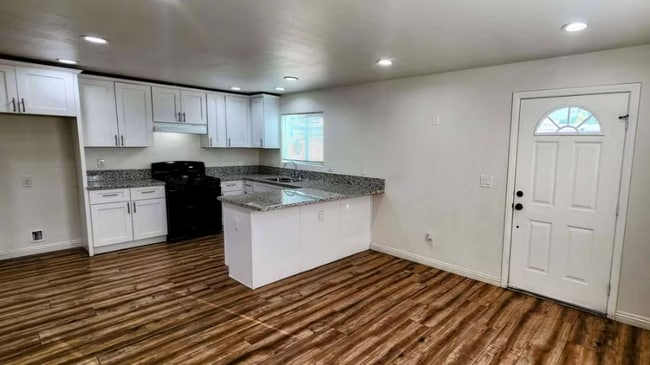 Photo - 156 E Marshall Blvd