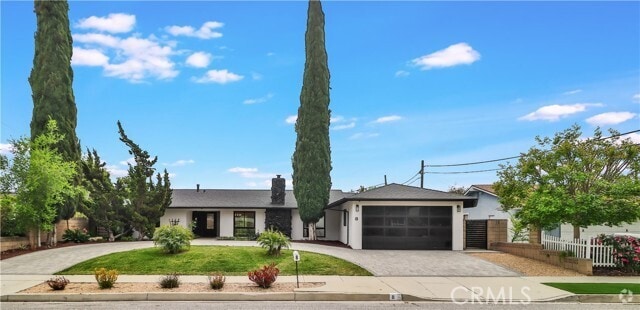 Building Photo - 8 W Janss Rd Rental