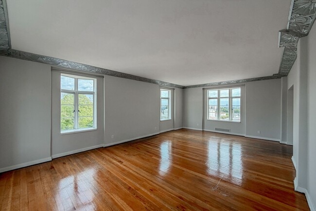 Photo - 1314 Hayworth Ave