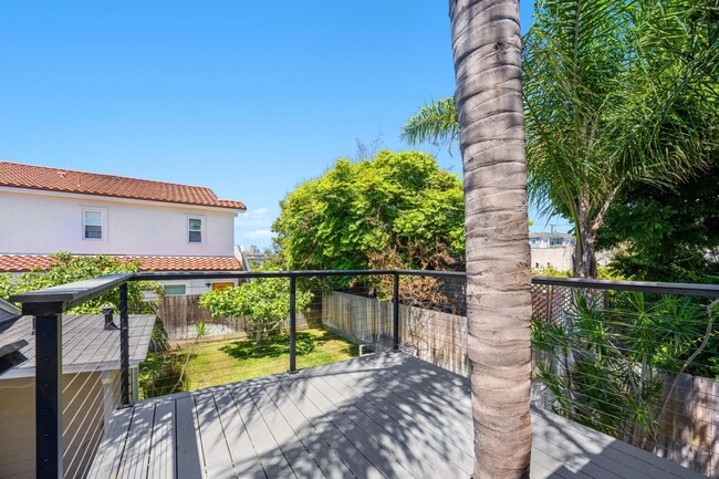 Photo - 2724 Treat St