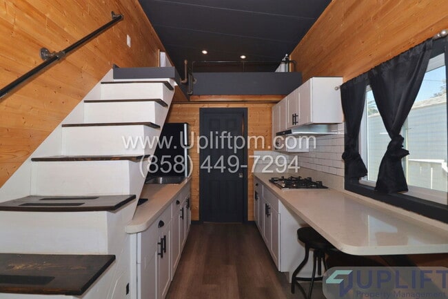 Building Photo - 2030 Black Canyon Rd Unit 6