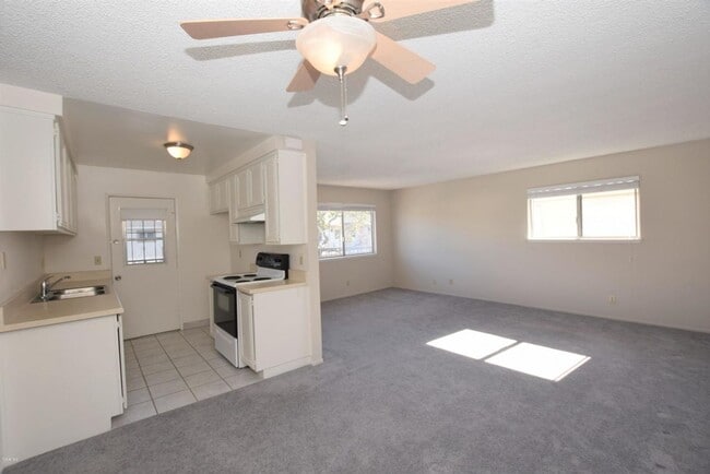 Photo - Popular Victoria Avenue Penthouse