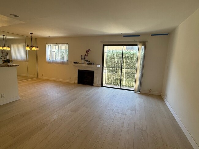 Building Photo - 4322 Matilija Ave Rental