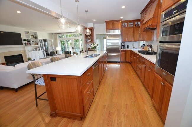 Photo - 135 E Avenue