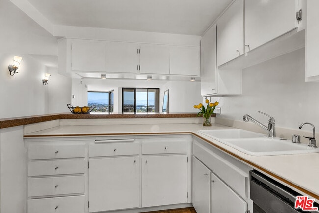 Photo - 4337 Marina City Dr Unit 643