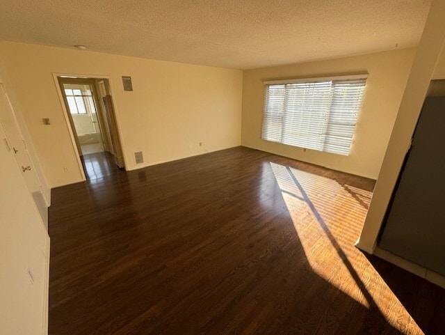 Building Photo - 5820 Camerford Ave Unit #6