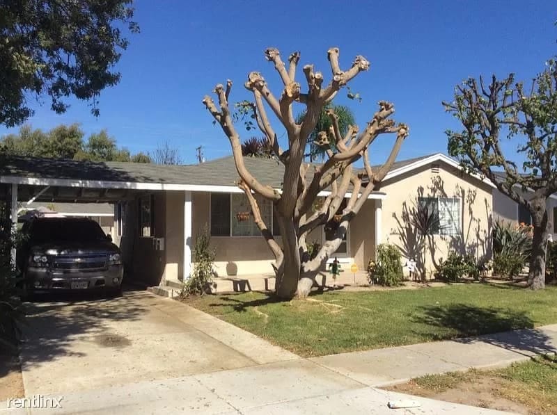 Front of house - 3363 W 132nd St Unit Front House