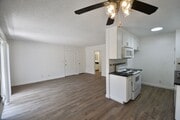 Photo - 6115 Whitsett Ave Apartment Unit 206