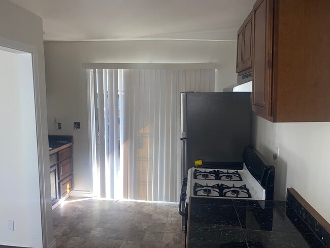 Kitchen - 2108 Marshallfield Ln