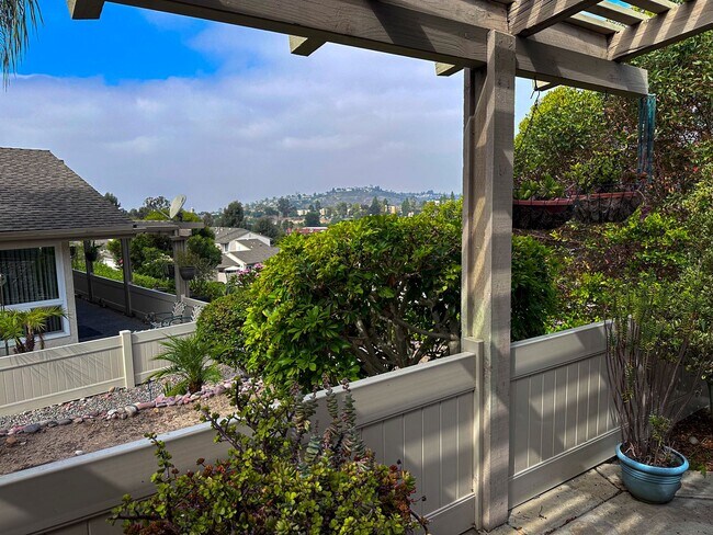 Photo - SINGLE LEVEL UNIT IN SMOKETREE Community!! Must see!