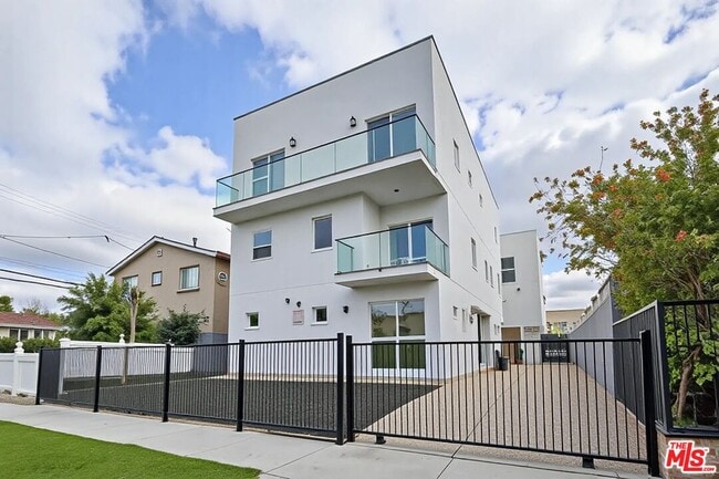 Building Photo - 1108 Queen Anne Pl