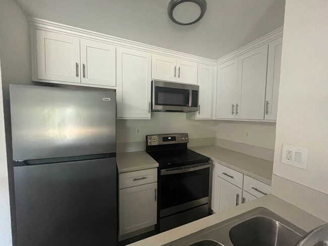 Building Photo - 9010 Tobias Ave Unit 257