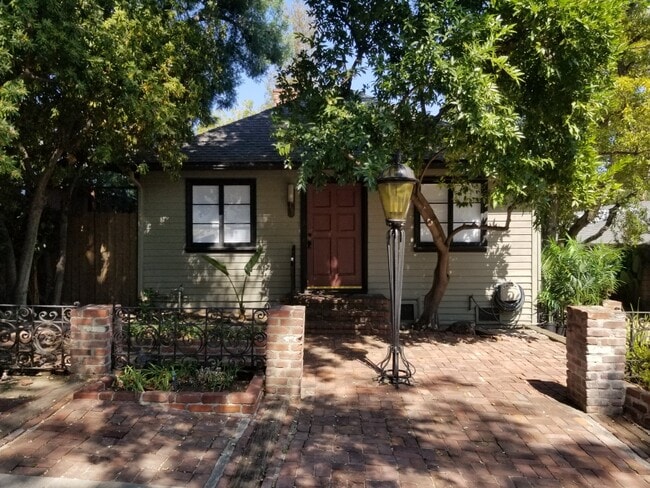 Building Photo - 4822 Grand Ave Rental