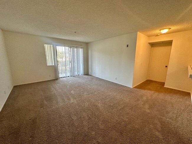 Photo - Spacious Two Bedroom Two Bath Condo near SDSU!!