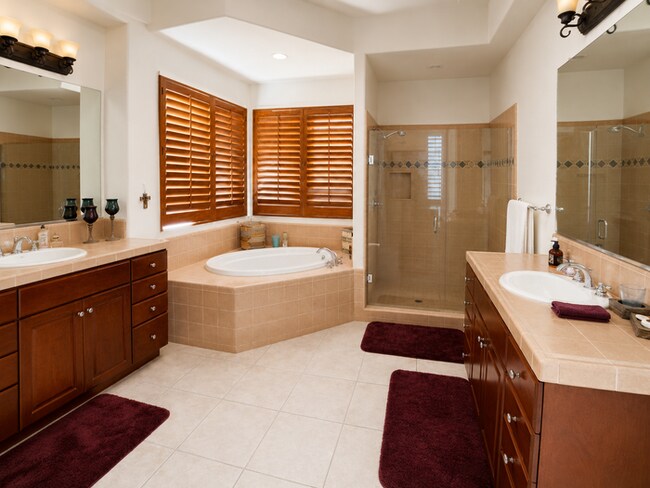 Photo - 135 Bellini Way
