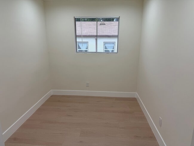 Photo - 1242 N New Hampshire Ave