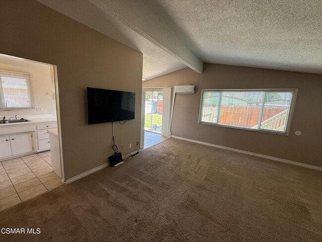 Photo - 1482 Paul St