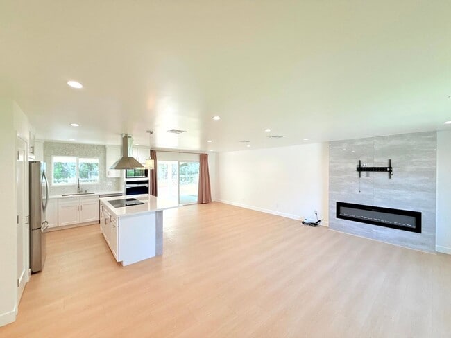 Photo - 10839 Fellows Ave Unit 10839 - House