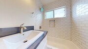 Photo - 1025 W 46th St
