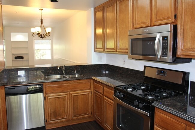 Kitchen - 415 Townsquare Ln Unit 127