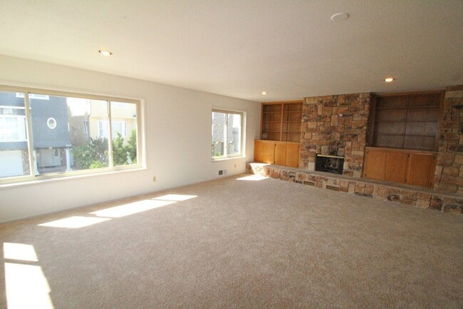 Photo - 3 Bedroom + 3 Bathroom Unit | Oxnard Shores | Unfurnished