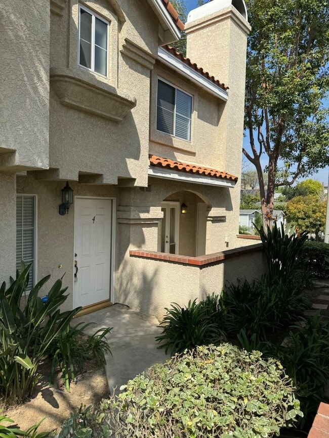 Downtown Brea Townhome - Downtown Brea Townhome