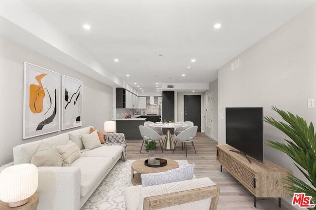 Building Photo - 1226 S Bedford St Unit 103