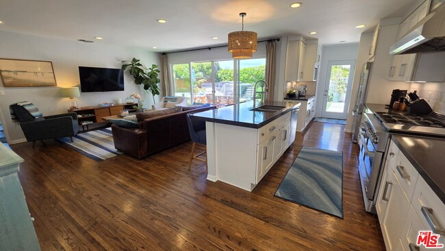 Photo - 13133 Dewey St