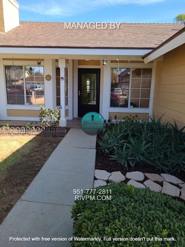 Photo - Beautiful home with great curb appeal!