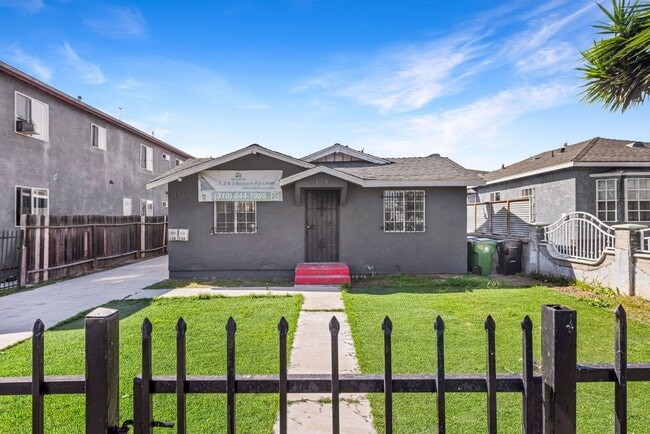 Building Photo - For Rent: Fully Remodeled 3BR Duplex | $3,100/month Unit 134 - Front