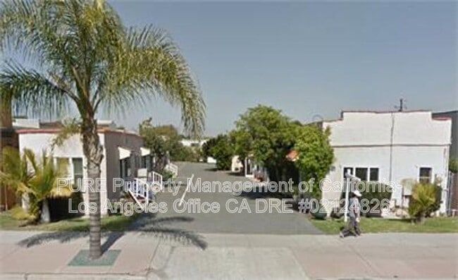 Building Photo - 2219 Pacific Coast Highway