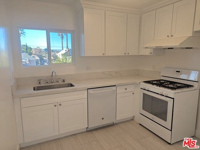 Building Photo - 3837 Sedgwick Ave