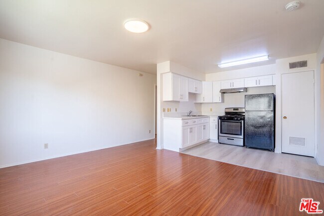 Photo - 820 S St Andrews Pl Unit 304