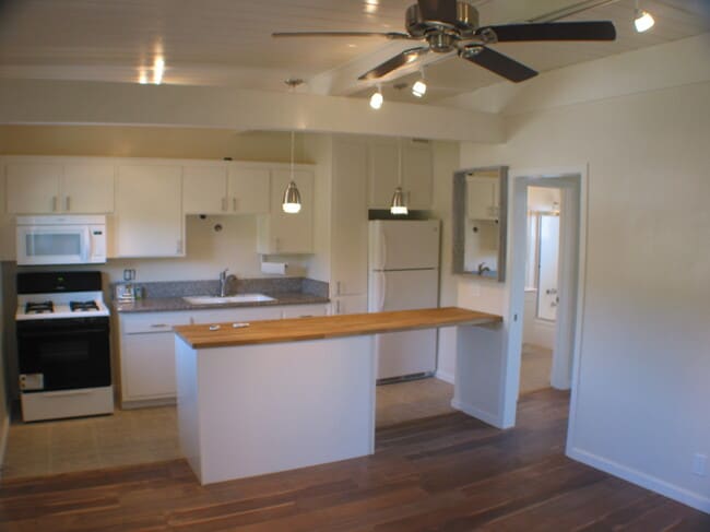 Building Photo - 3583 E N St Unit 1