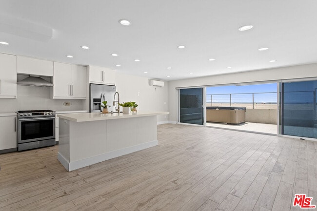 Photo - 6955 Trolleyway S